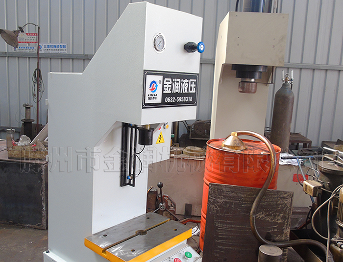 单臂液压机细节