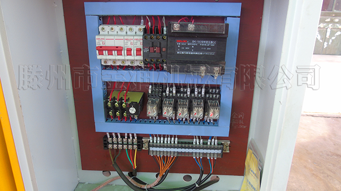 小型全自动四柱液压机