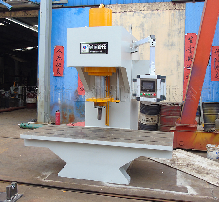 200吨自动校直机